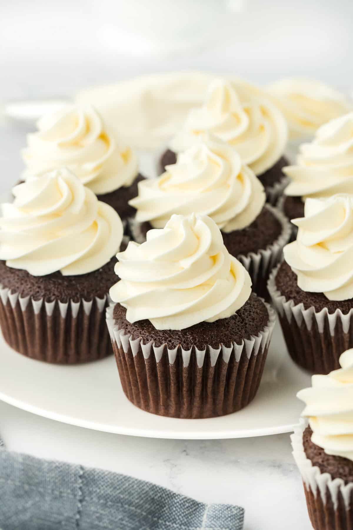Bake Incredible Chocolate Cupcakes: Your Go-To Easy Recipe