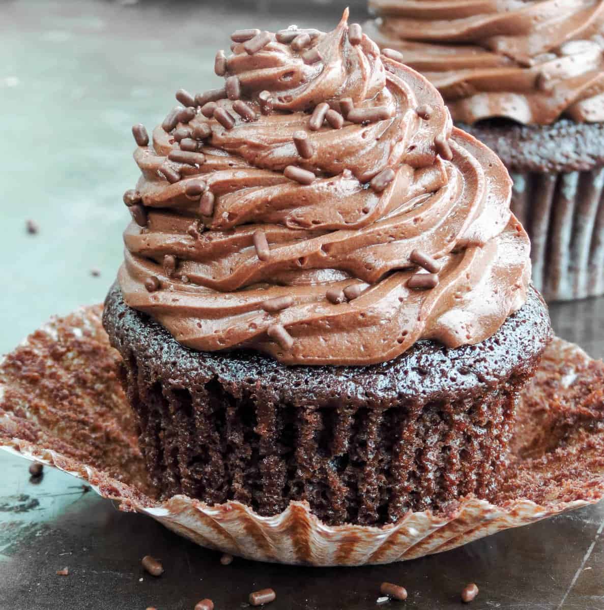 The Easiest Moist Chocolate Cupcakes (No Stand Mixer)